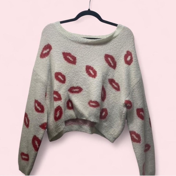 Mi Ami Sweaters - Mi Ami Cream and Red Kiss Pattern Sweater